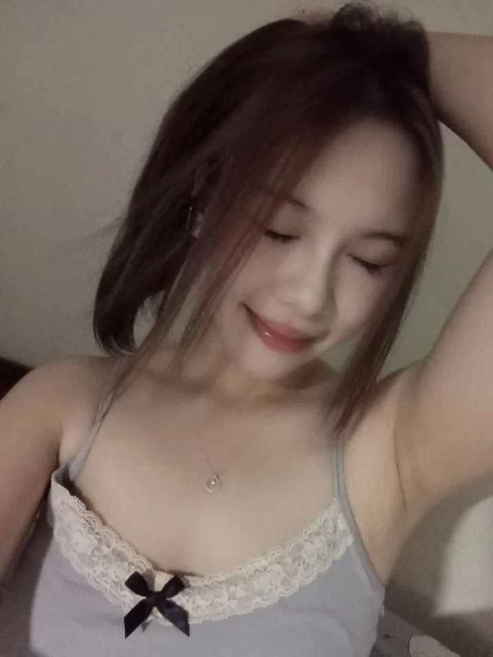 Gã chồng dẫn bà xã đi chụp ảnh khỏa thân lưu giữ thanh xuân
